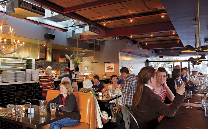 Inside Federal Pizza