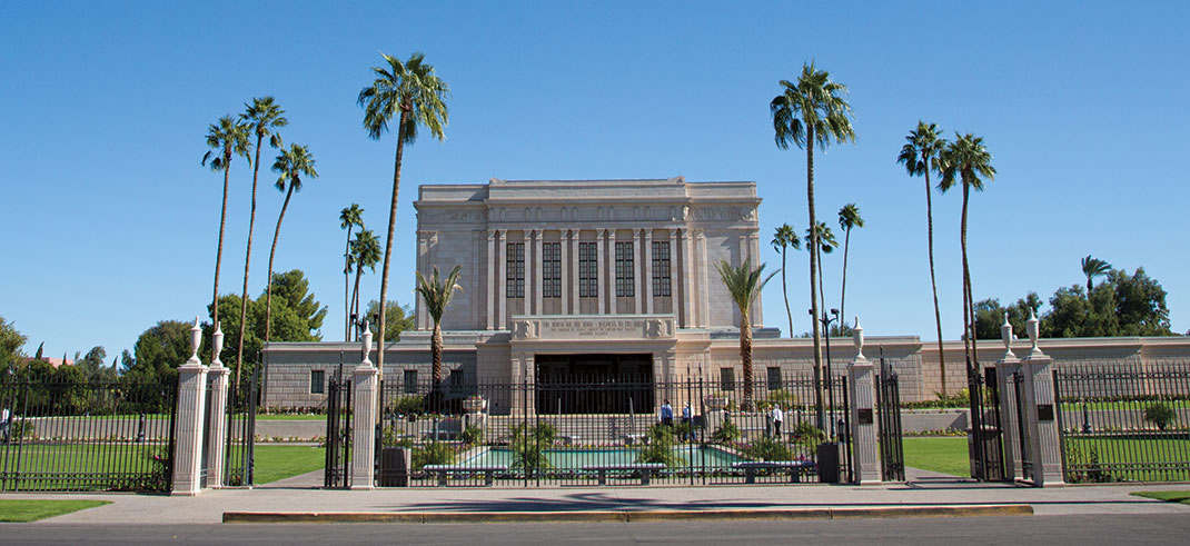 https://www.phoenixmag.com/wp-content/uploads/2015/01/PHM0115MO01.jpg
