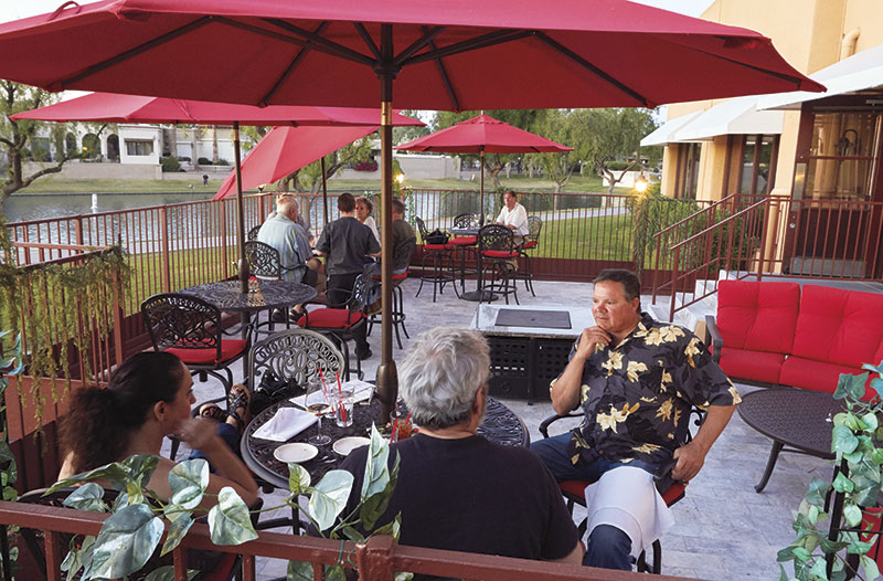 patio dining at Bistro du Lac