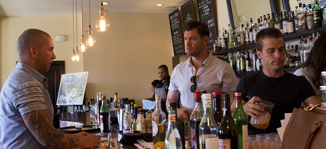 https://www.phoenixmag.com/wp-content/uploads/2015/07/PHM0715_Cocktail1.jpg