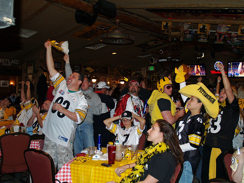 Super-Bowl-2009---Steelers-fans-at-Harolds-Cave-Creek-Corral---5
