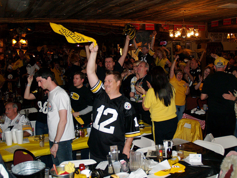 Super-Bowl-2009---Steelers-fans-at-Harolds-Cave-Creek-Corral