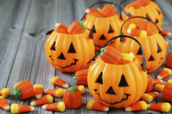 https://www.phoenixmag.com/wp-content/uploads/2015/10/halloweencandyINTEXT.jpg