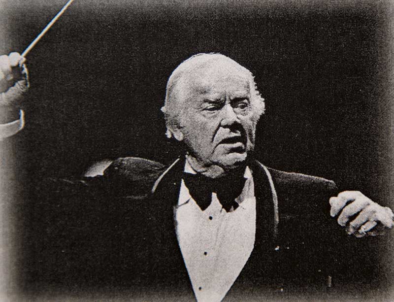 photo courtesy Fern Stewart Welch, Used with permission of the Arizona Republic; Kenneth Welch conducting the Phoenix Symphony Orchestra in Tchaikovsky&rsquo;s Capriccio Italien