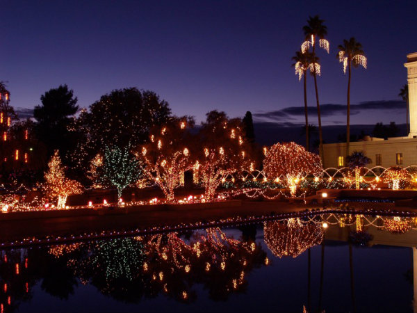 https://www.phoenixmag.com/wp-content/uploads/2015/12/mormonlightsINTEXT.jpg