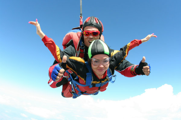 https://www.phoenixmag.com/wp-content/uploads/2015/12/skydiveINTEXT.jpg
