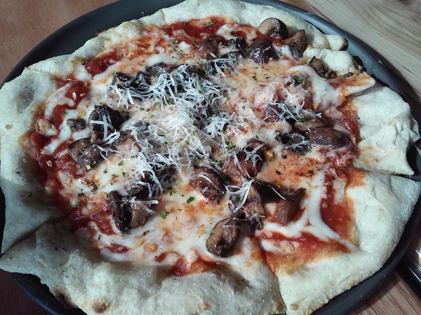 https://www.phoenixmag.com/wp-content/uploads/2017/01/pizza_atmatchINTEXT.jpg