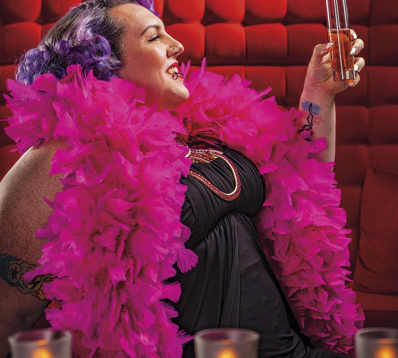 https://www.phoenixmag.com/wp-content/uploads/2017/08/PHM0817MS_Kendra2-800x720.jpg