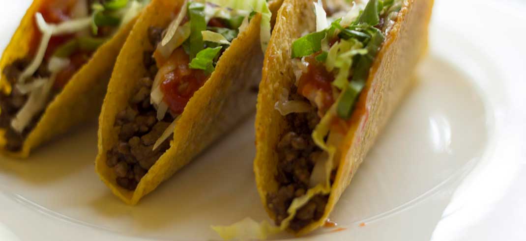 https://www.phoenixmag.com/wp-content/uploads/2018/10/Mexican_tacos_9055162205.jpg