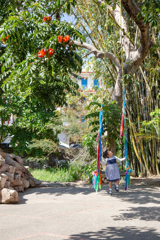 girl-on-swing_Colonia-Emiliano-Zapata_Veja-Vallarta---Old-Town girl-on-swing_Colonia-Emiliano-Zapata_Veja-Vallarta---Old-Town