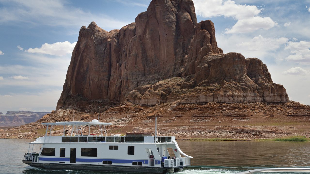 https://www.phoenixmag.com/wp-content/uploads/2019/09/PHM1019EX01-1280x720.jpg