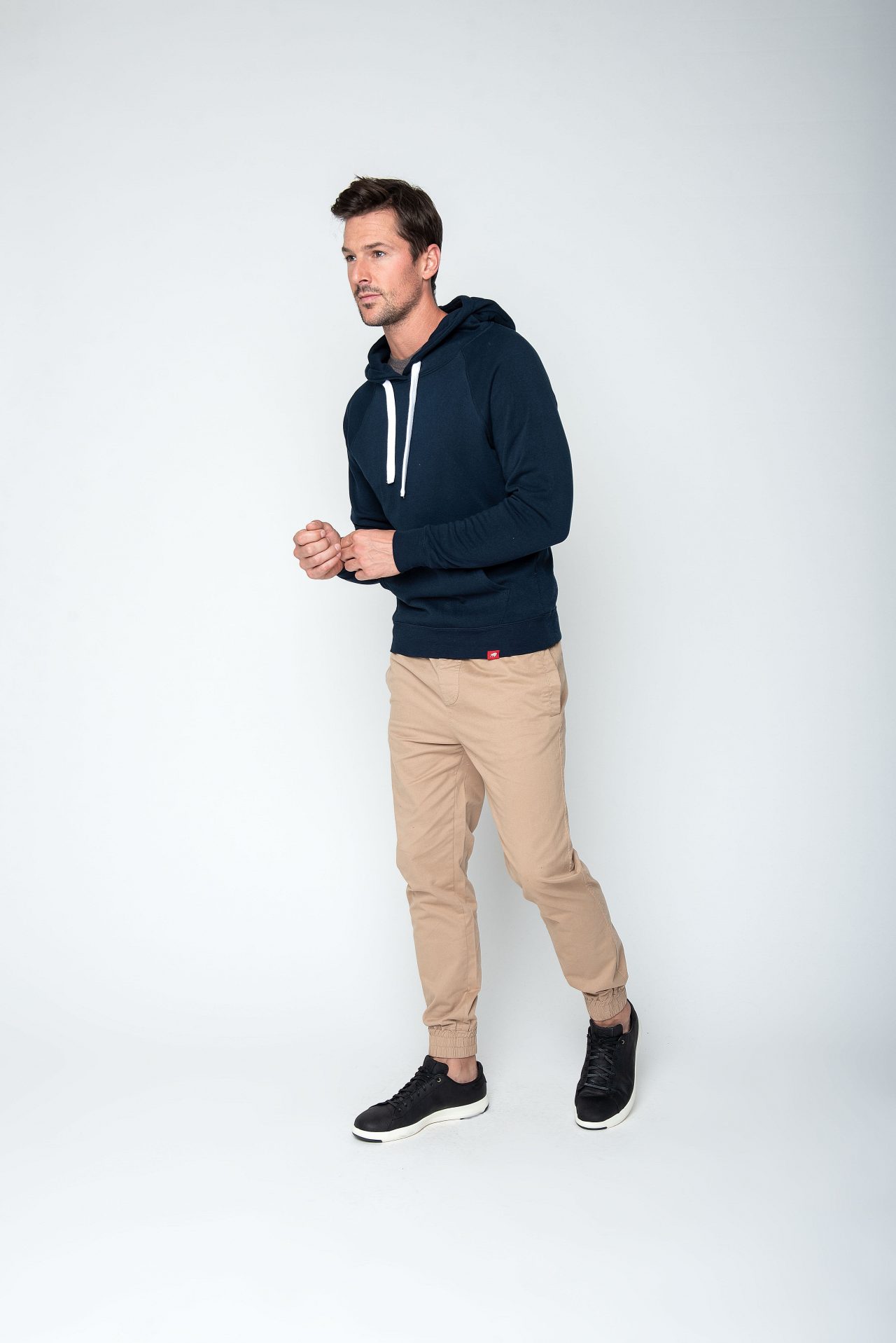https://www.phoenixmag.com/wp-content/uploads/2019/10/Sportiqe-Chino-Jogger_Khaki-1280x1917.jpg