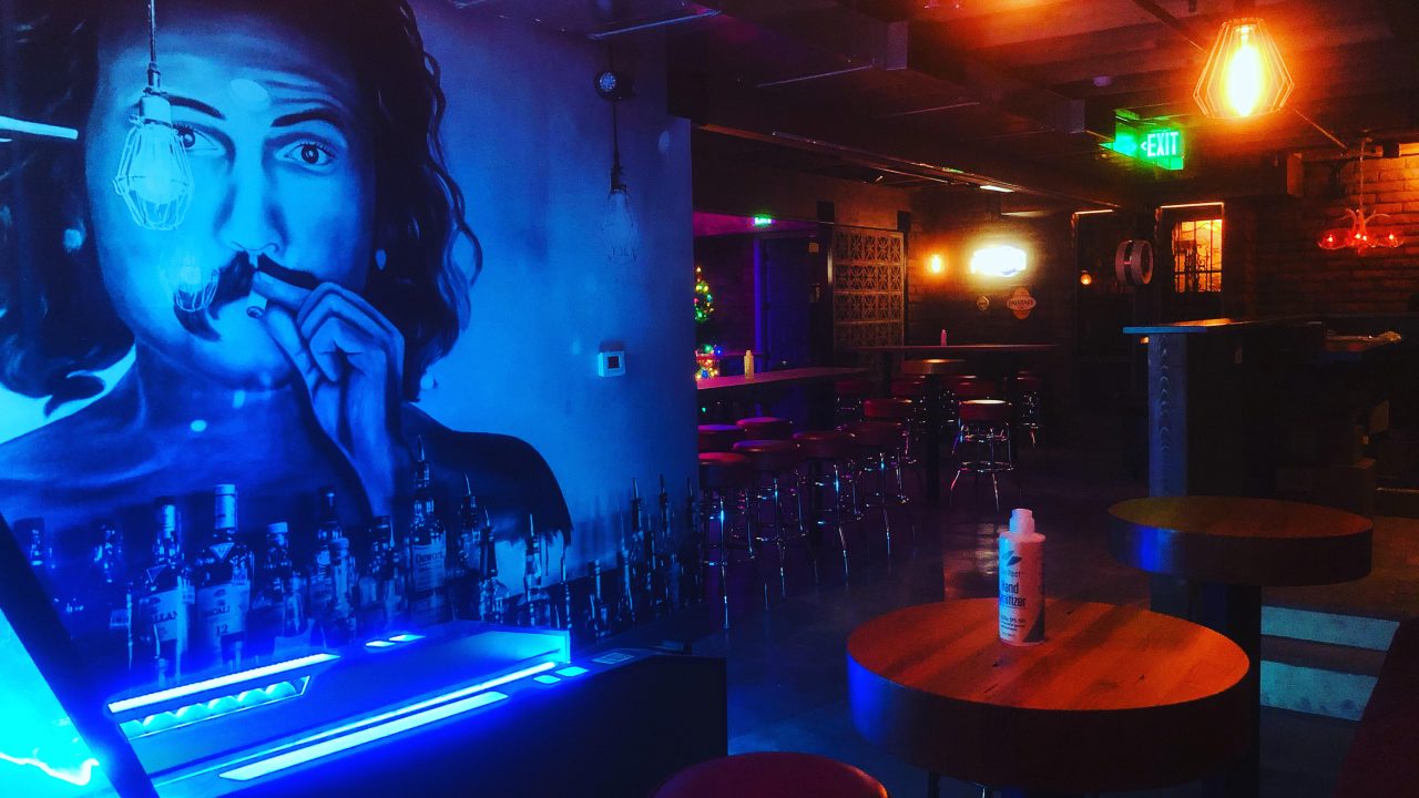 https://www.phoenixmag.com/wp-content/uploads/2021/01/LuckysIndoorOutdoor_Night2-1280x720.jpg