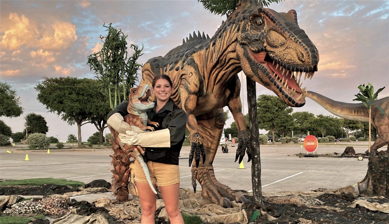 https://www.phoenixmag.com/wp-content/uploads/2021/09/Safari-Sarah-1280x736.jpg
