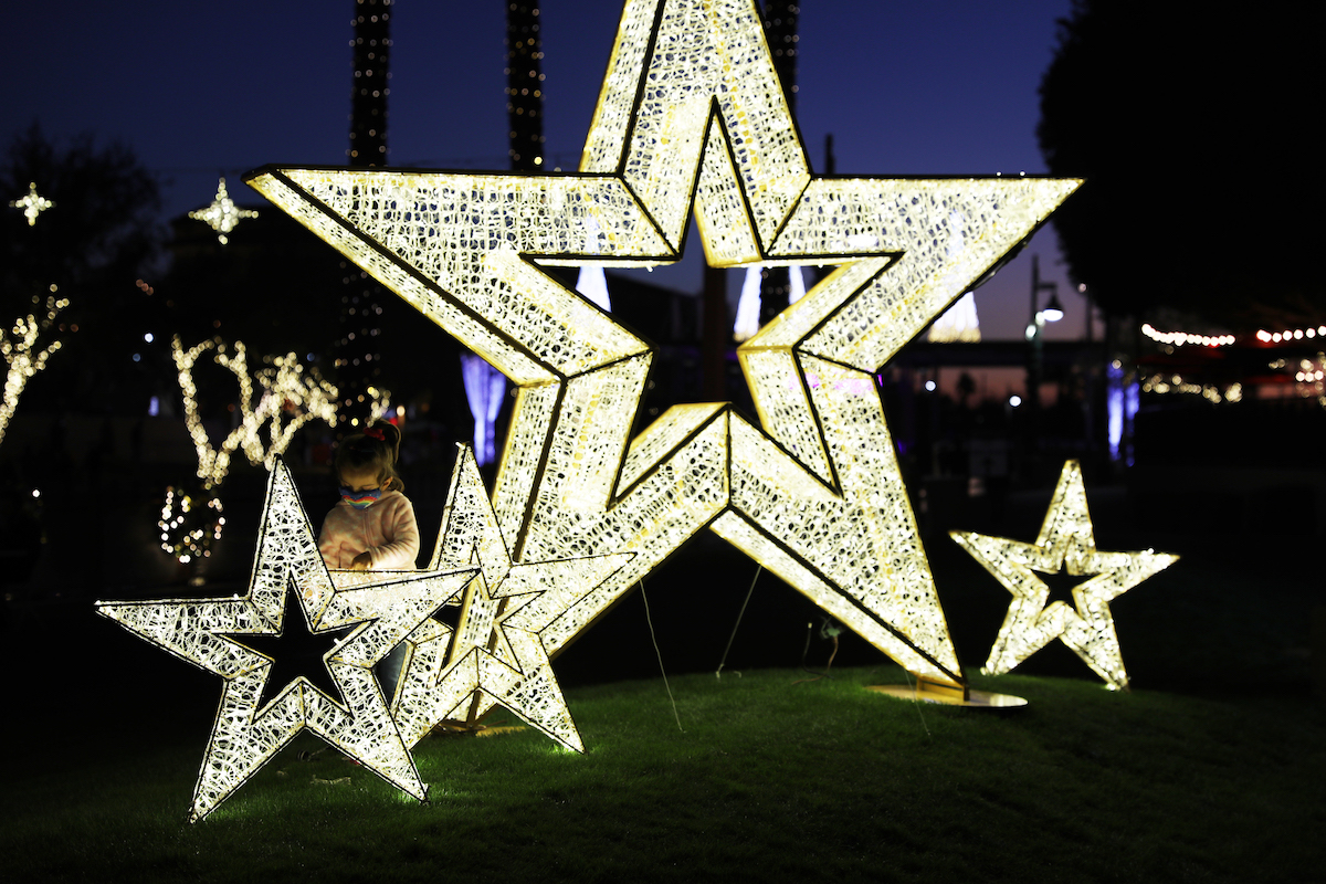 https://www.phoenixmag.com/wp-content/uploads/2021/11/Scottsdazzle1.jpg
