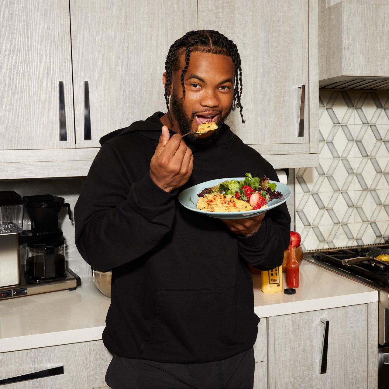 https://www.phoenixmag.com/wp-content/uploads/2022/01/JUST-Egg-Kyler-Murray-studio-2-1280x1280.jpg