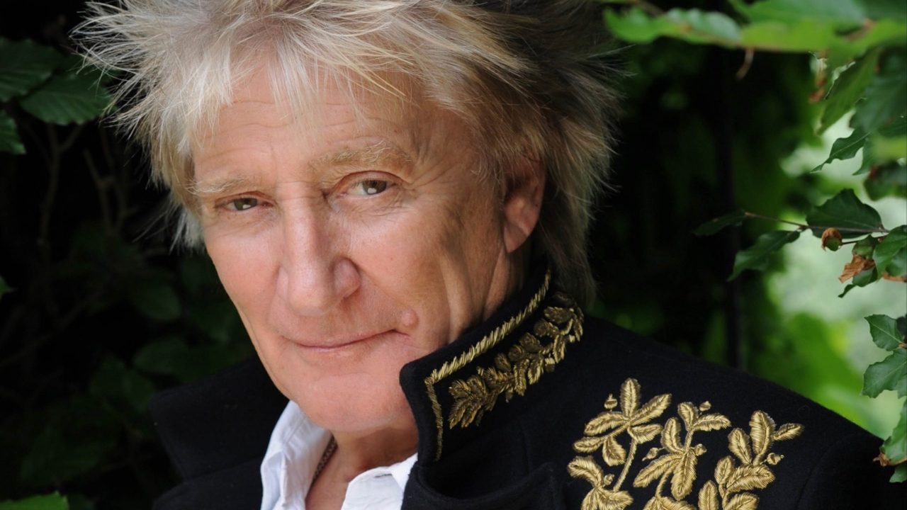 https://www.phoenixmag.com/wp-content/uploads/2022/08/Rod-Stewart-Penny-Lancaster-scaled-1-1280x720.jpg