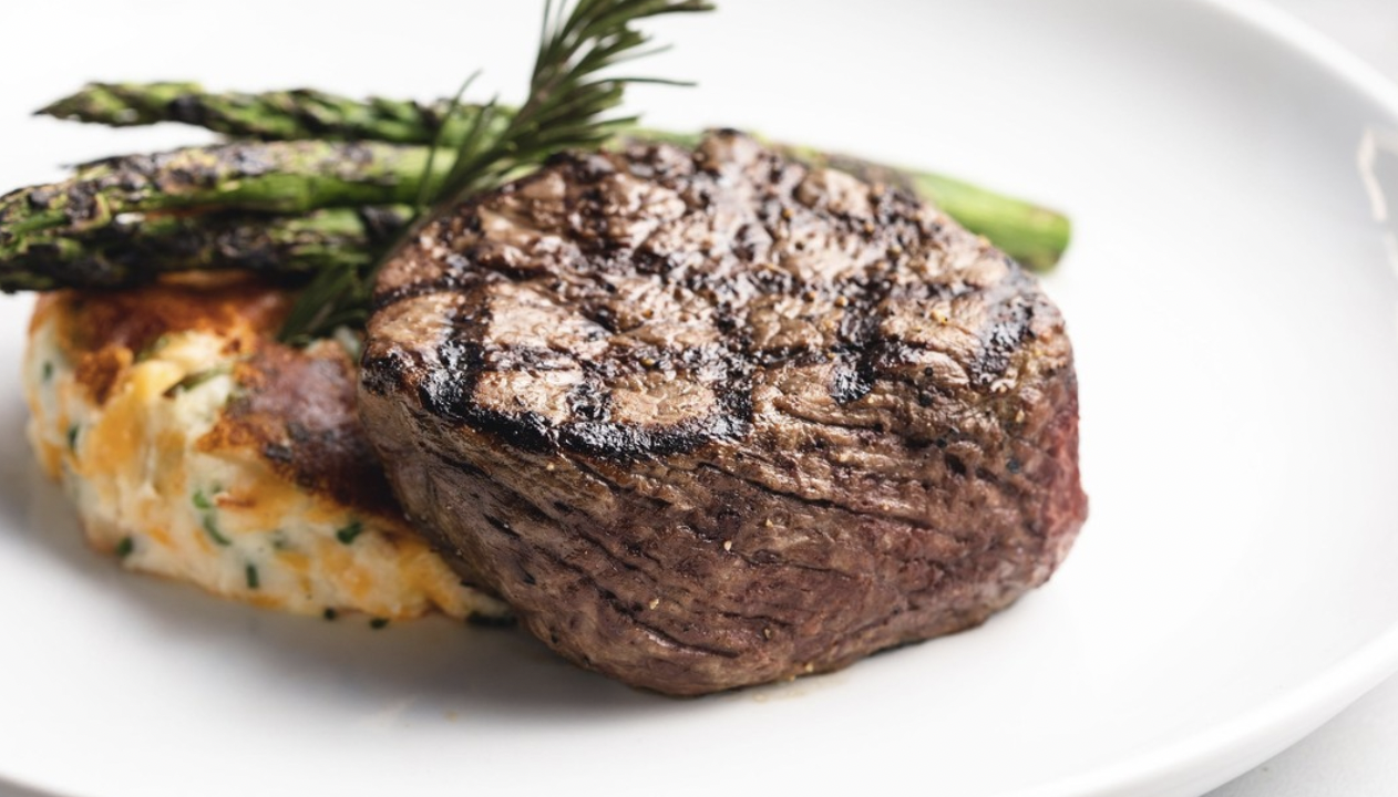 https://www.phoenixmag.com/wp-content/uploads/2023/01/KeelersSteakhouseSteak-1262x720.png
