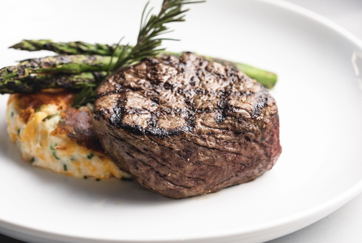 https://www.phoenixmag.com/wp-content/uploads/2023/01/KeelersSteakhouseSteak.png