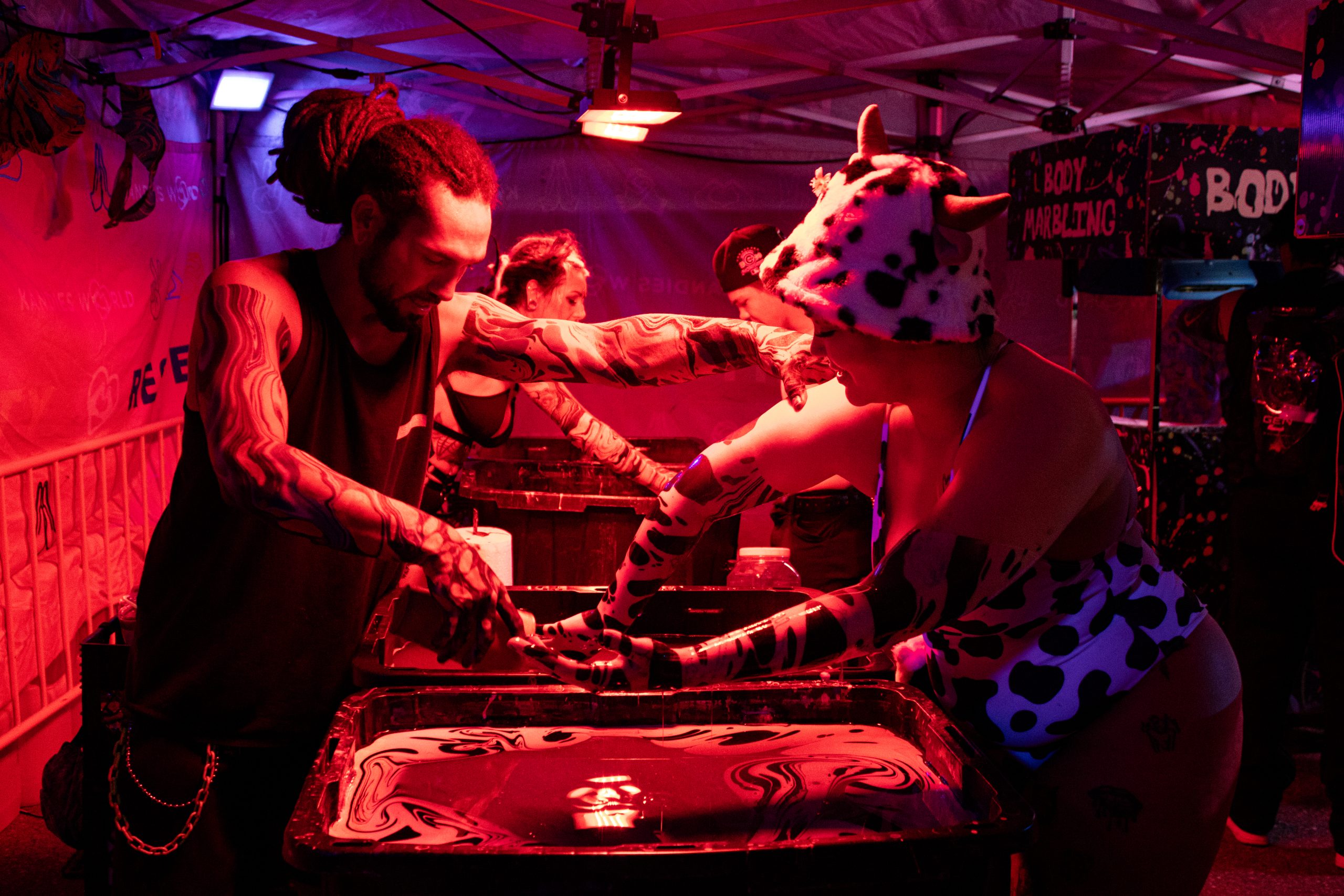 Body marbling station 