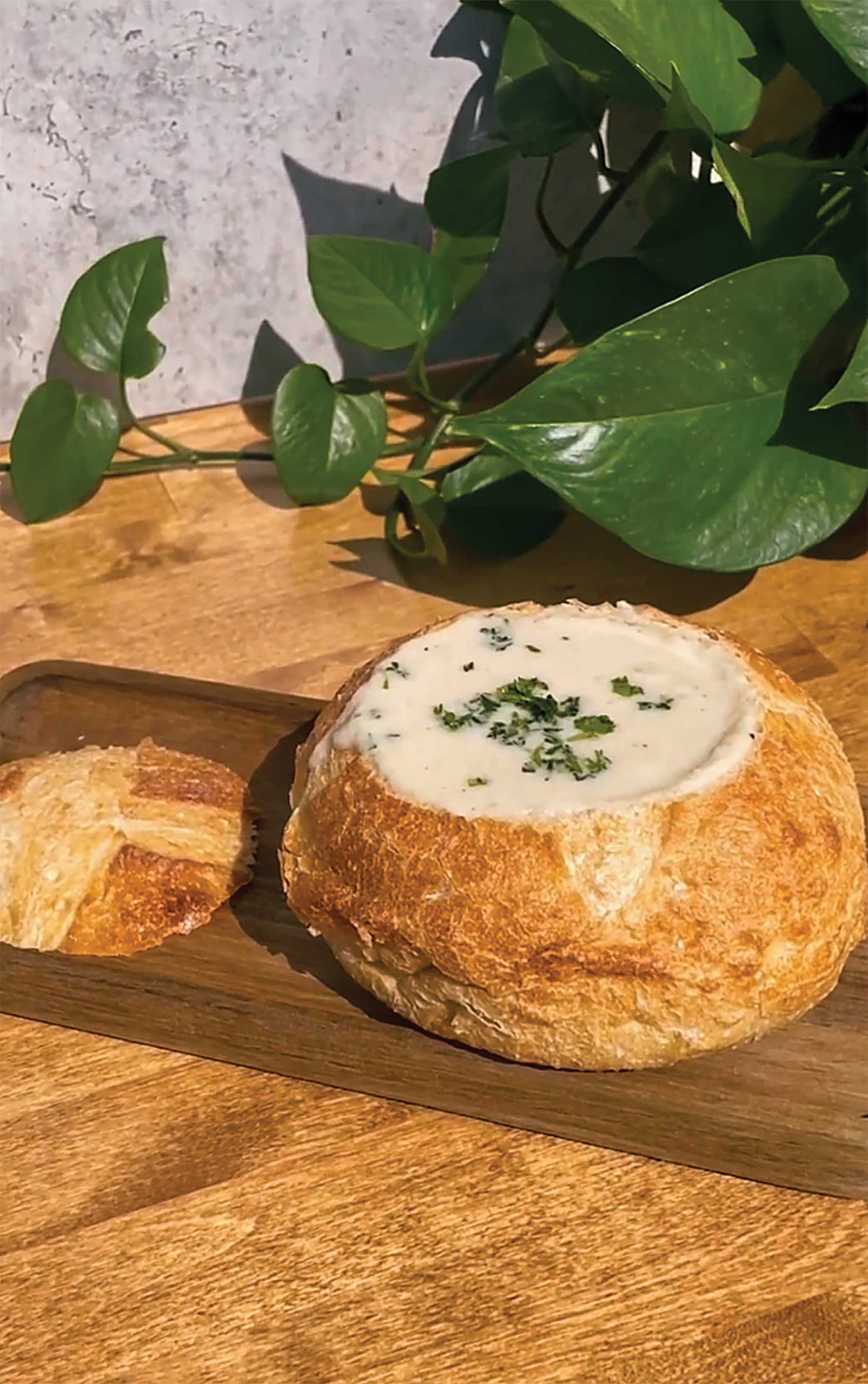 MD2024CLAMCHOWDER01 https://www.phoenixmag.com/wp-content/uploads/2023/12/MD2024CLAMCHOWDER01-scaled.jpg