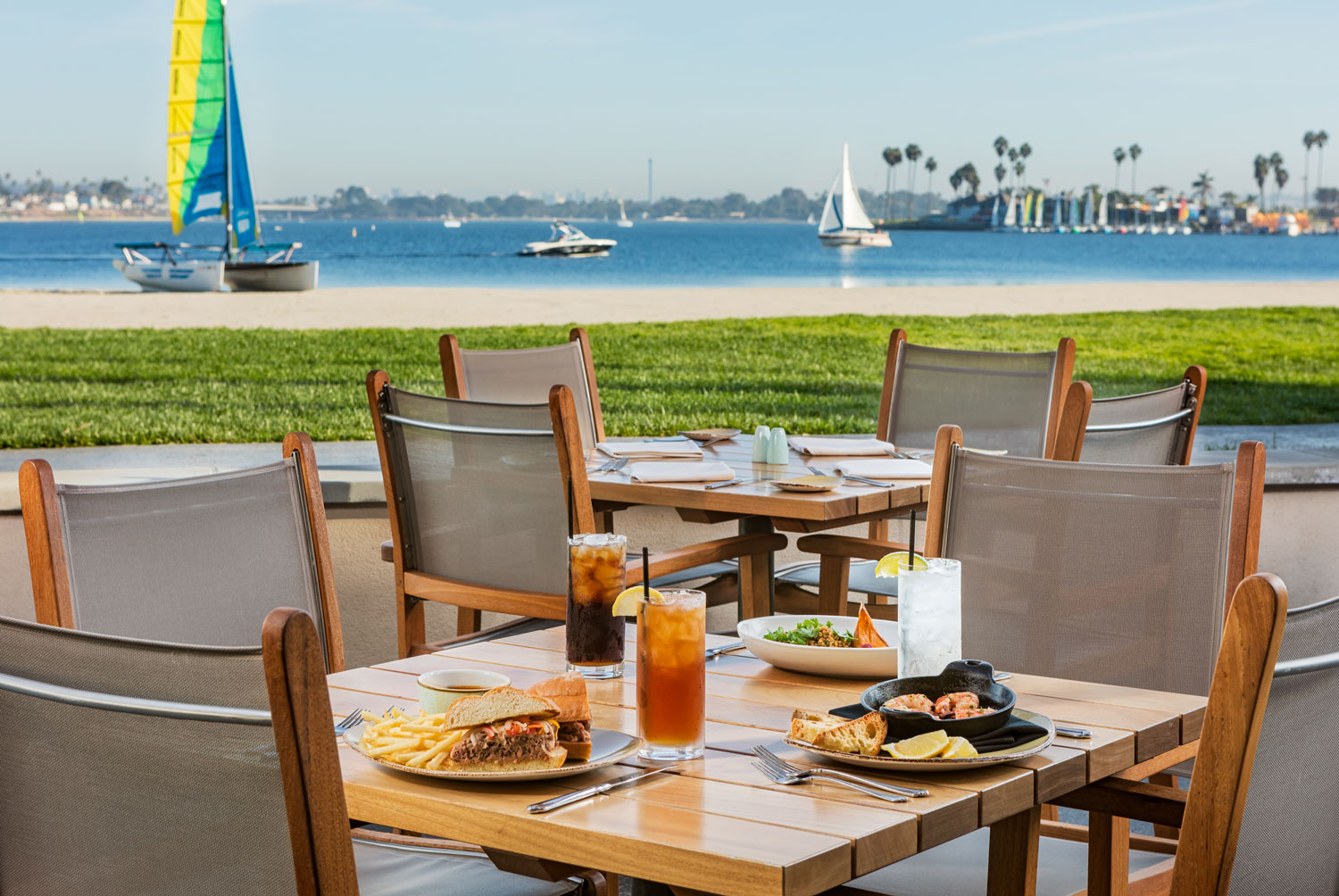 https://www.phoenixmag.com/wp-content/uploads/2024/03/Catamaran-Resort-Oceana-Coastal-Kitchen-patio.jpg