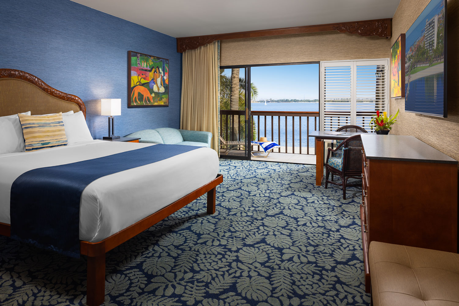 https://www.phoenixmag.com/wp-content/uploads/2024/03/Newly-renovated-Bay-Front-King-guestroom.jpg