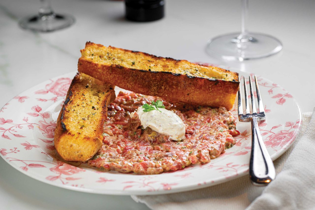 https://www.phoenixmag.com/wp-content/uploads/2024/05/le-ame-steak-tartare-1280x853.jpg