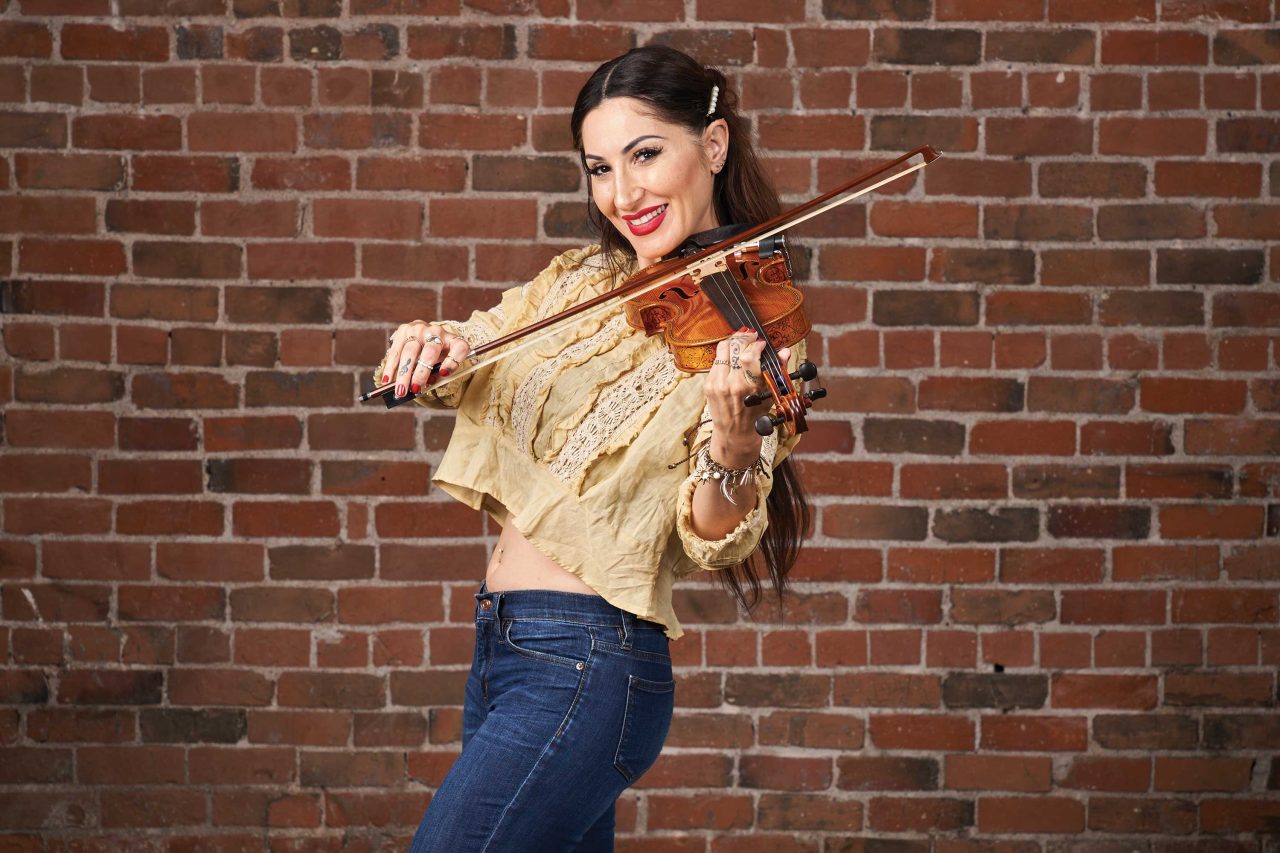 https://www.phoenixmag.com/wp-content/uploads/2024/06/PHM0824SELIN01featured-1280x853.jpg