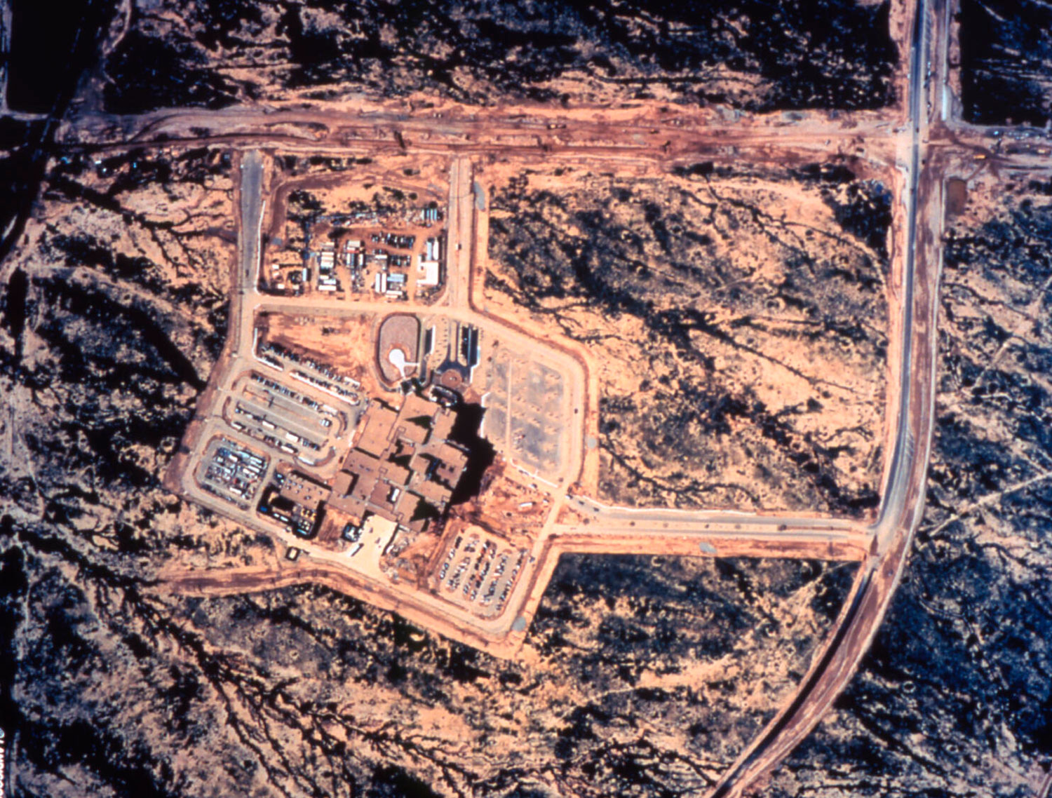 An aerial view of Mayo Clinic Hospital, Phoenix, adjacent to an unfinished Arizona State Route 101, circa 1998. Photo courtesy of Mayo Clinic An aerial view of Mayo Clinic Hospital, Phoenix, adjacent to an unfinished Arizona State Route 101, circa 1998. Photo courtesy of Mayo Clinic