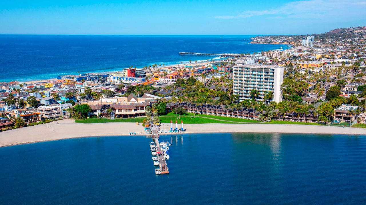 https://www.phoenixmag.com/wp-content/uploads/2024/09/Catamaran-Resort_aerial-view-1280x720.jpg