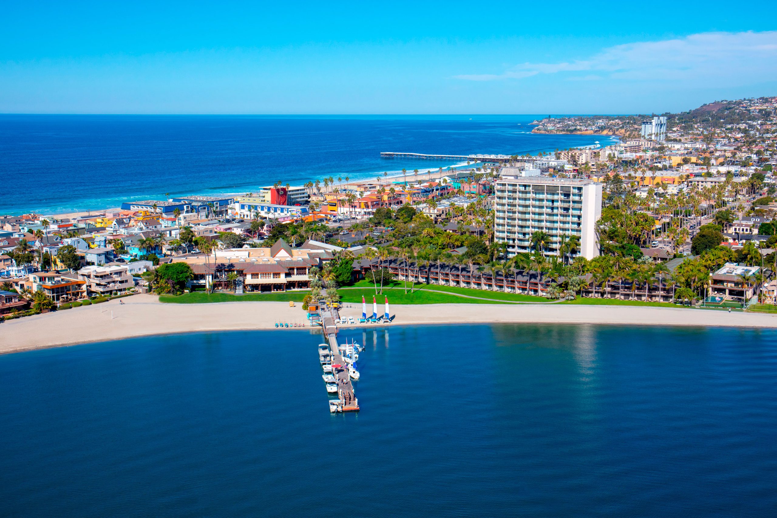 Catamaran-Resort_aerial-view https://www.phoenixmag.com/wp-content/uploads/2024/09/Catamaran-Resort_aerial-view-scaled.jpg