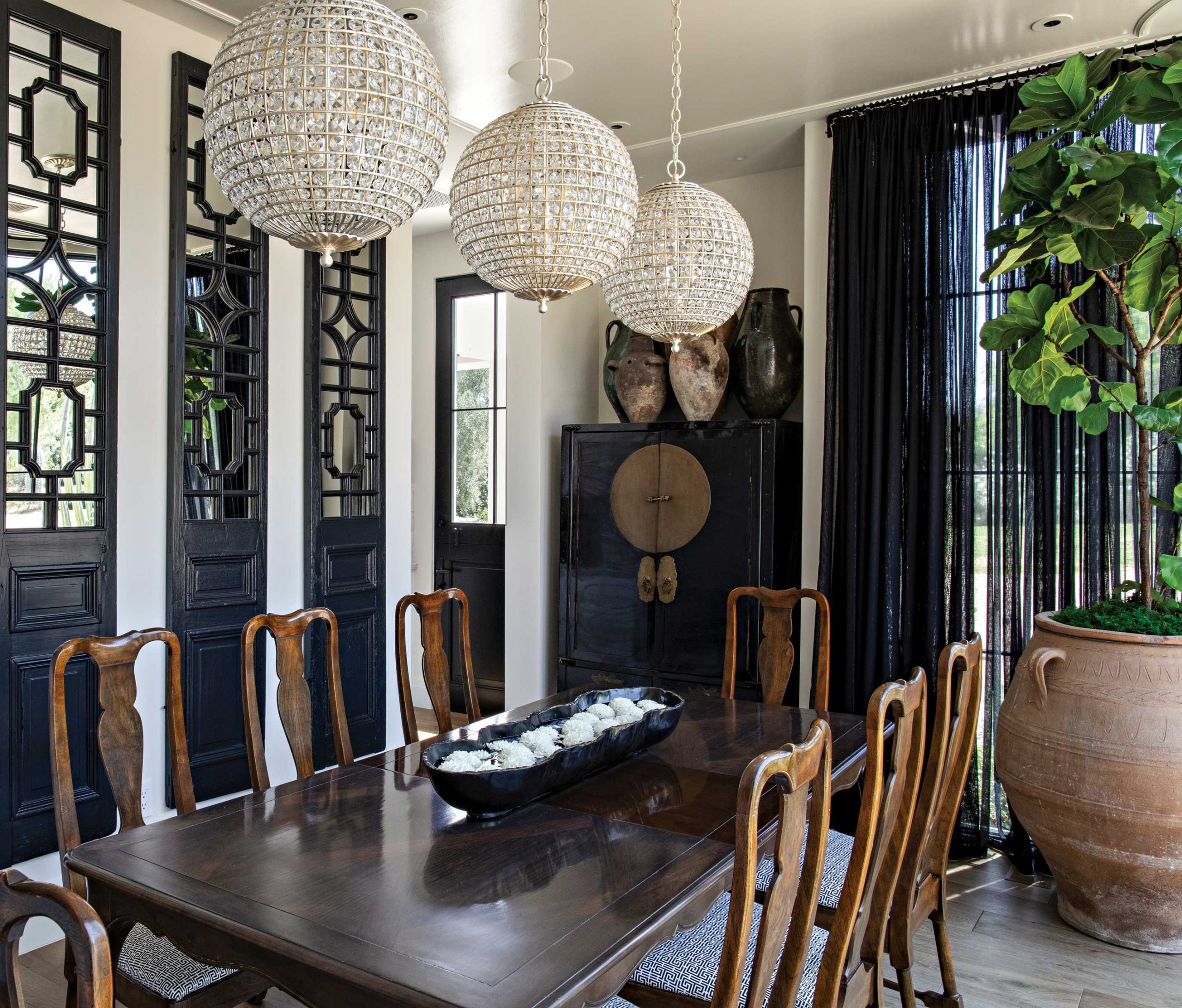 In the dining room, the past mingles with the present. An antique Chinese wedding cabinet is tucked into the niche. At center stage is a French dining table that originally belonged to the homeowner’s mother. In the dining room, the past mingles with the present. An antique Chinese wedding cabinet is tucked into the niche. At center stage is a French dining table that originally belonged to the homeowner’s mother.