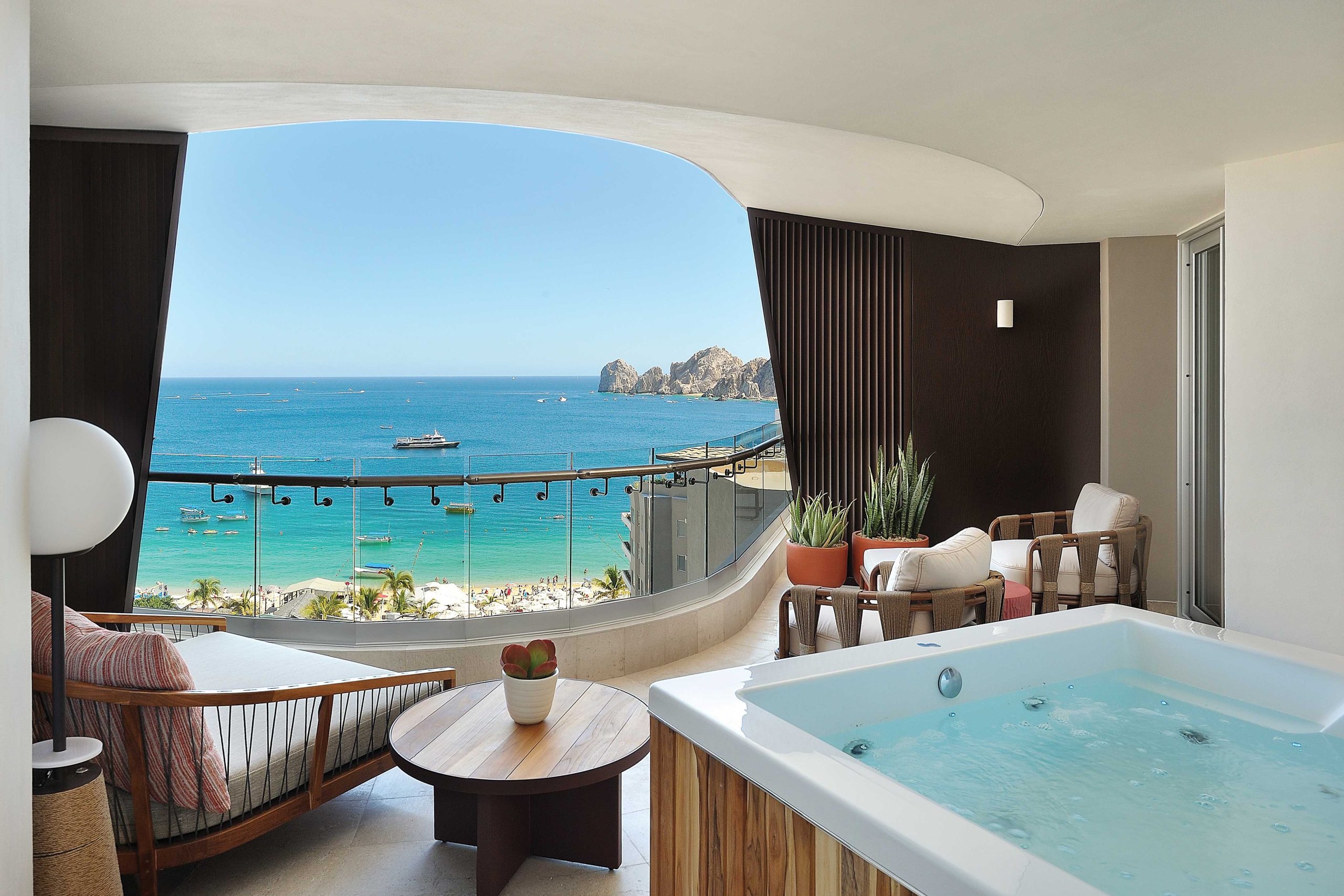 Corazón Cabo suite with hot tub and view of the ocean