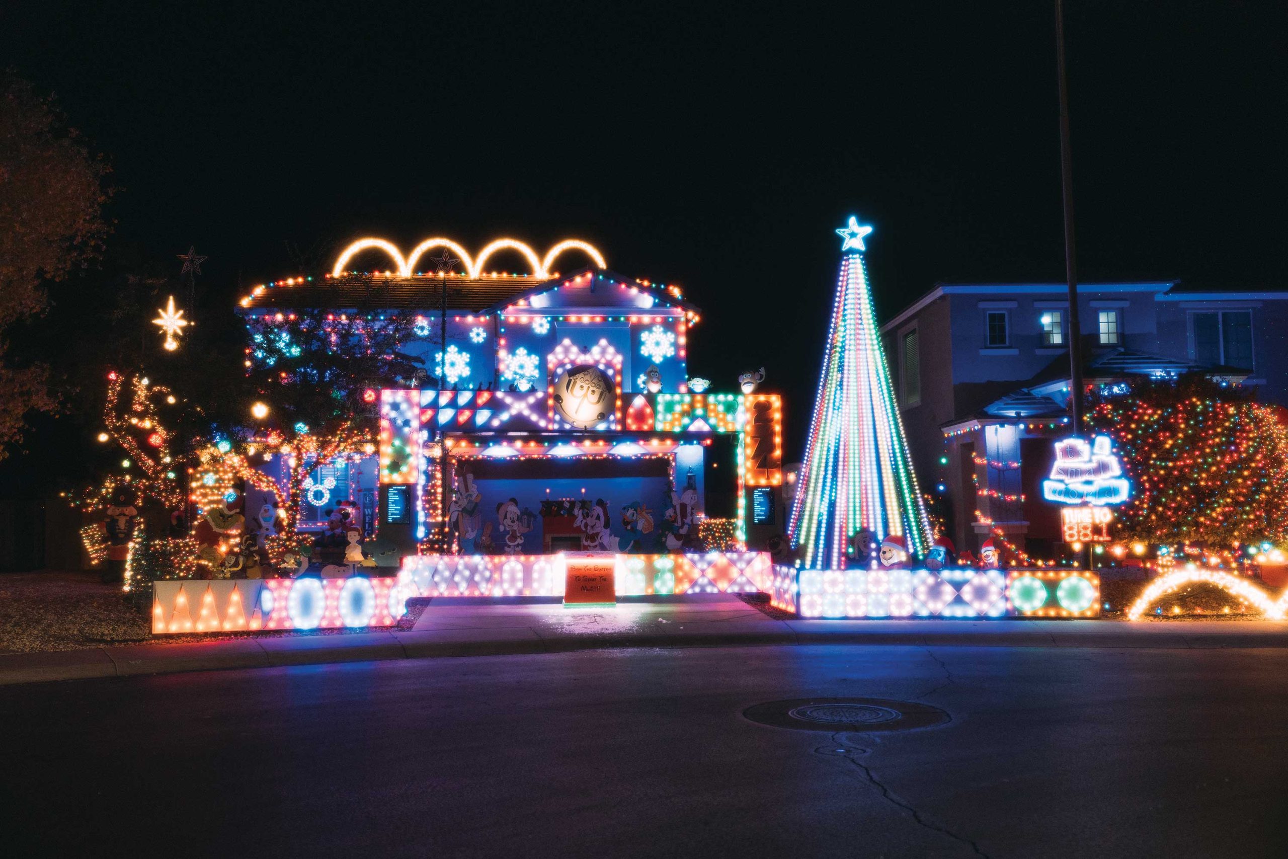 PHM1224LIGHTS11 https://www.phoenixmag.com/wp-content/uploads/2024/10/PHM1224LIGHTS11-scaled.jpg