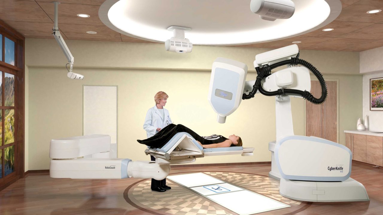 https://www.phoenixmag.com/wp-content/uploads/2024/10/feat1728596361___CyberKnifeVSIsuite_docpatient-1280x720.jpg