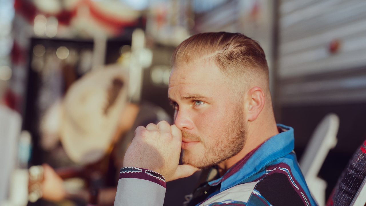 https://www.phoenixmag.com/wp-content/uploads/2024/12/Zach-Bryan-by-Trevor-Pavlik_0-1280x720.jpg