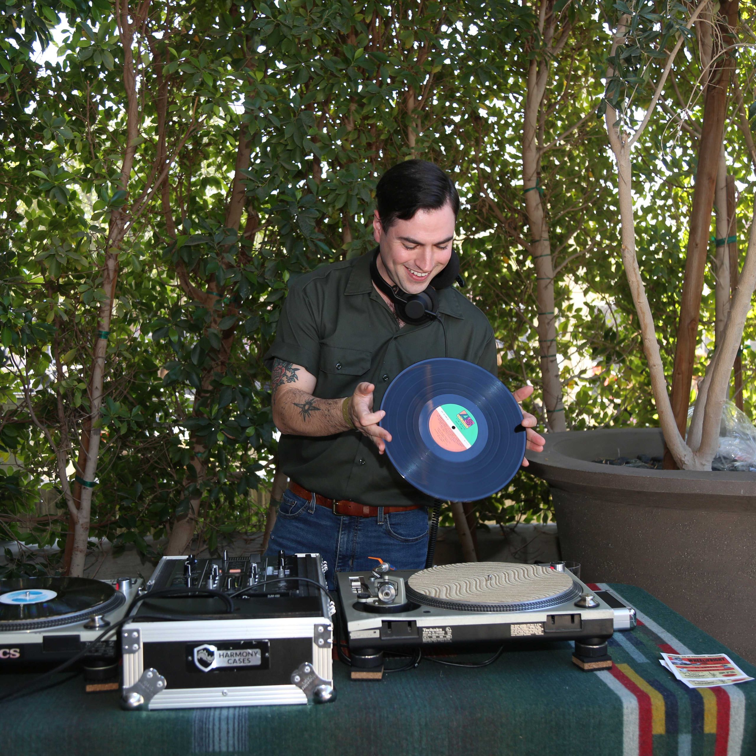 dj-with-record