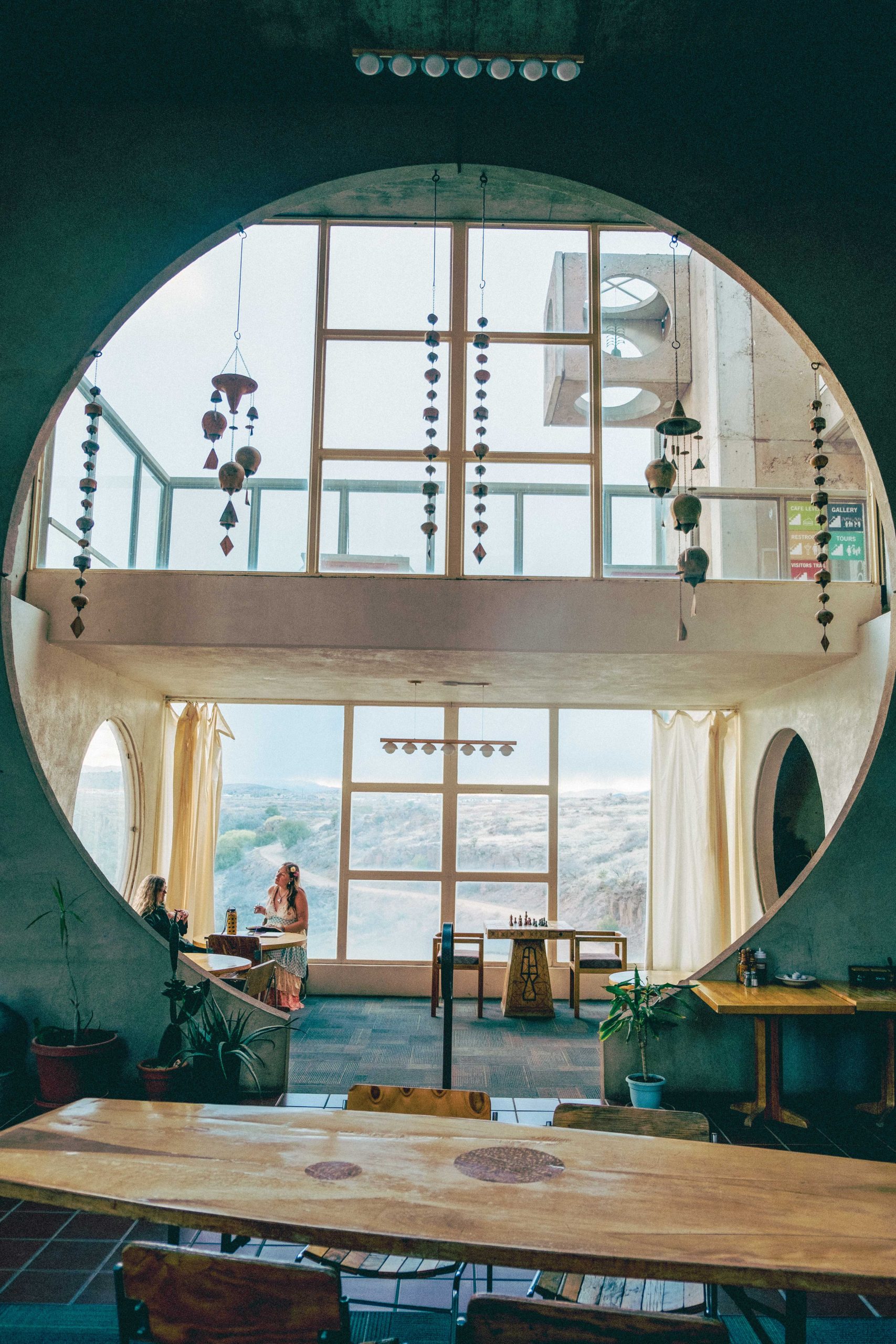 PHM0625ARCOSANTI02 https://www.phoenixmag.com/wp-content/uploads/2025/04/PHM0625ARCOSANTI02-scaled.jpg