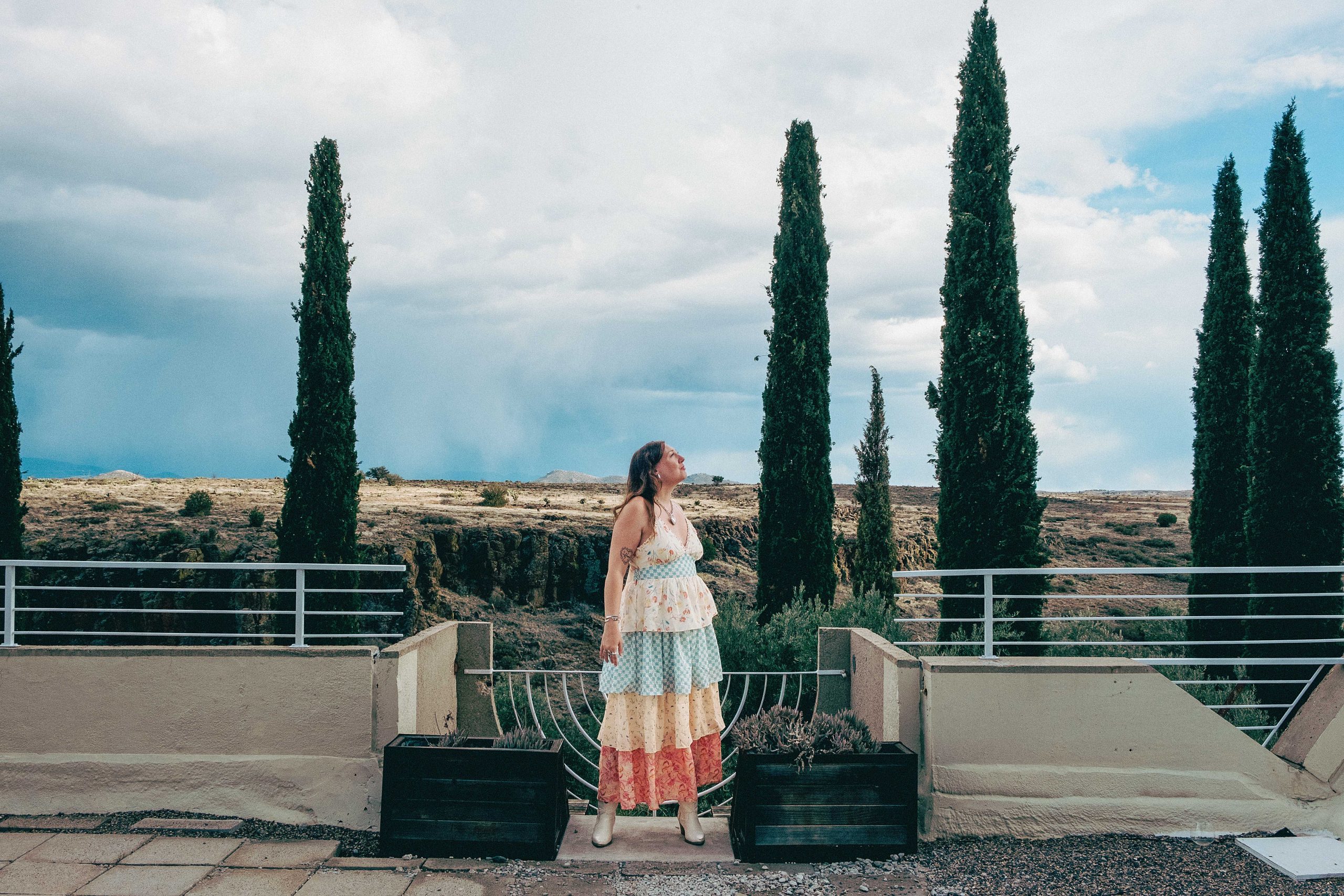 PHM0625ARCOSANTI04 https://www.phoenixmag.com/wp-content/uploads/2025/04/PHM0625ARCOSANTI04-scaled.jpg