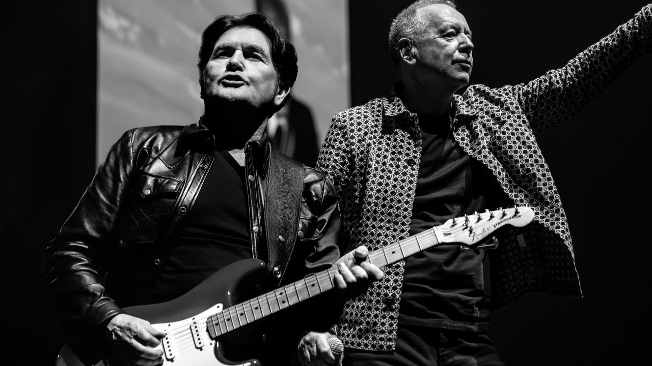 https://www.phoenixmag.com/wp-content/uploads/2025/05/Jim-Charlie-Black-and-White-Live.-credit-ToddeVision-1280x720.jpg