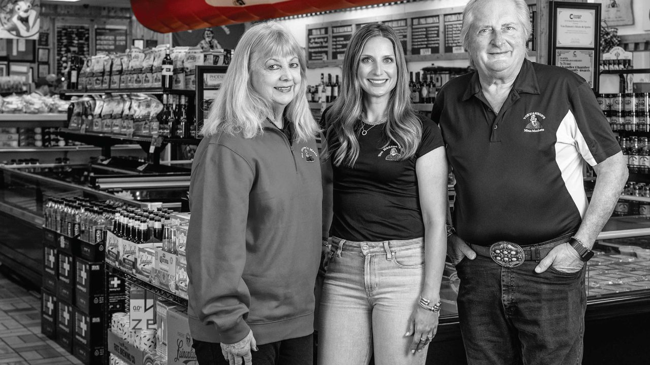 https://www.phoenixmag.com/wp-content/uploads/2025/06/featPHM0825_Von-Hanson-s-Meats-Spirits_51950_FPSAS-1280x720.jpg