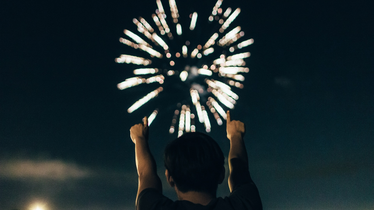 https://www.phoenixmag.com/wp-content/uploads/2025/07/Scottsdale-4th-firework-son--1280x720.png