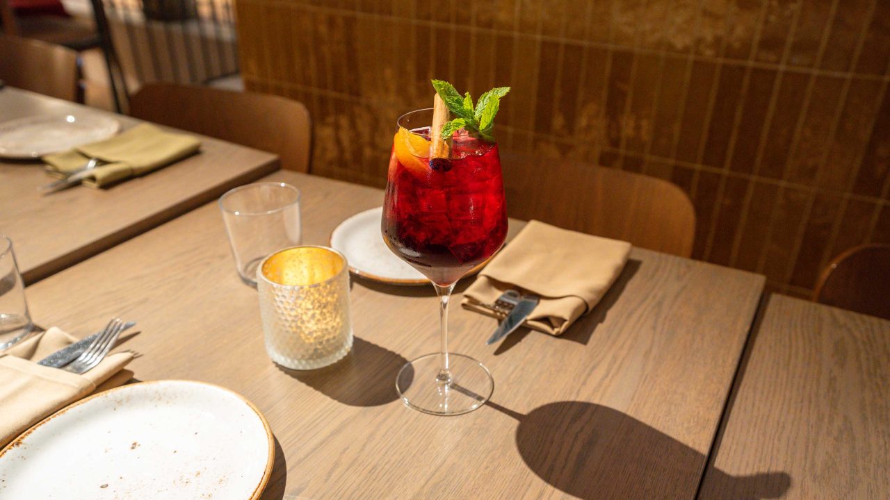 https://www.phoenixmag.com/wp-content/uploads/2026/08/2-Telefèric-Sangria-1280x720.jpg